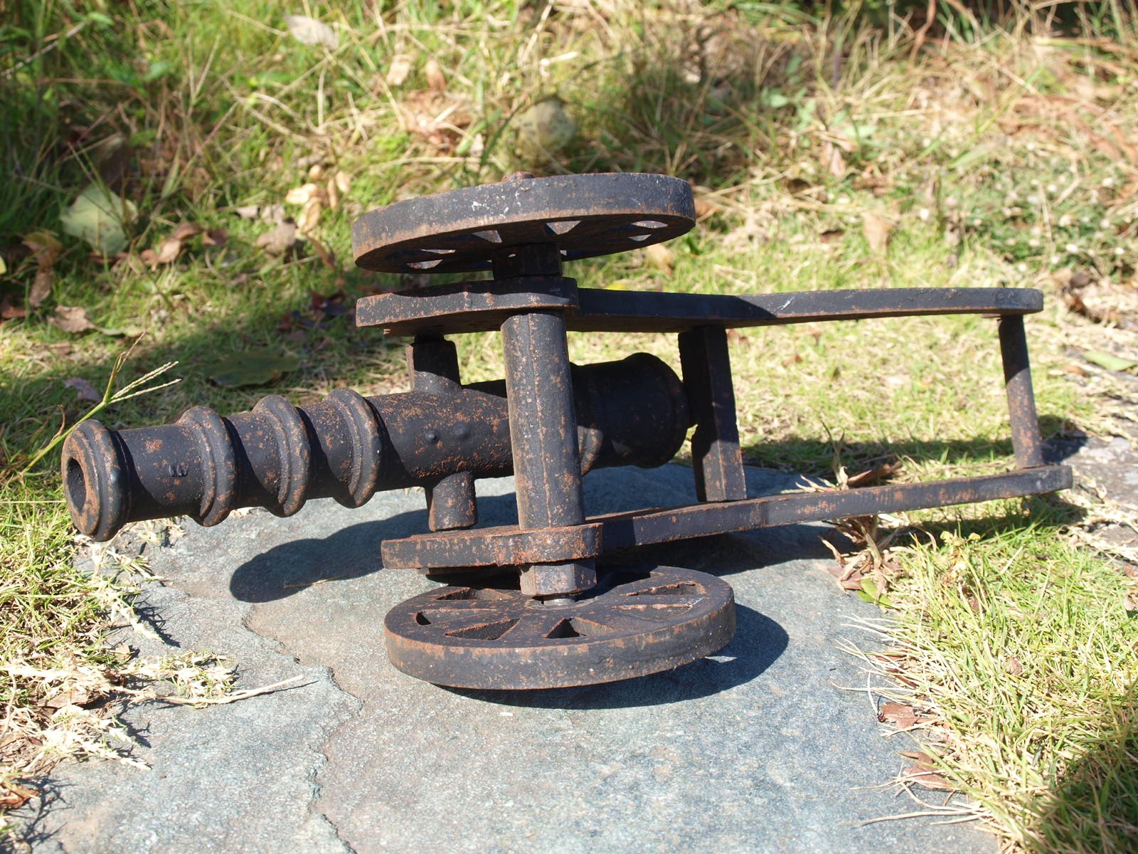 大砲：レプリカ（縮小）：鉄製 - 美術*刀剣*専門*オークション